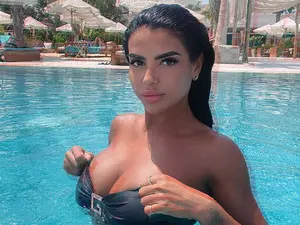 Myfreecams Nude Webcam of Alenaxoxo