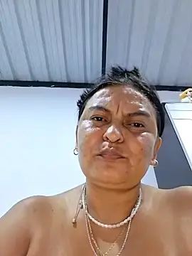 Stripchat Free Porn Cam of Horny-Mommy-Dirty