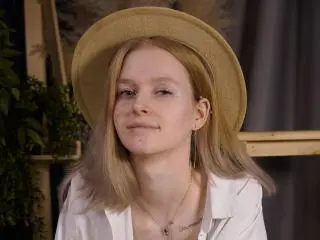 Xlovecam Nude Webcam of CarlottaRenzelman